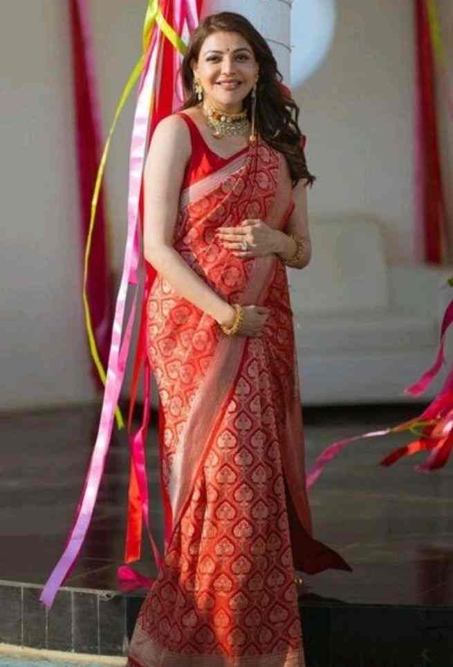 Kajal Agarwal Bridal Red Floral Banarasi Silk Saree