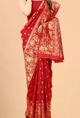 Read more about the article Red banarasi saree for wedding near the exotic beach 